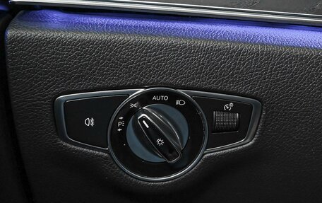 Mercedes-Benz E-Класс, 2019 год, 3 098 000 рублей, 22 фотография