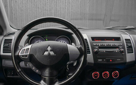 Mitsubishi Outlander III рестайлинг 3, 2011 год, 1 400 000 рублей, 11 фотография