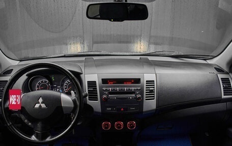 Mitsubishi Outlander III рестайлинг 3, 2011 год, 1 400 000 рублей, 10 фотография