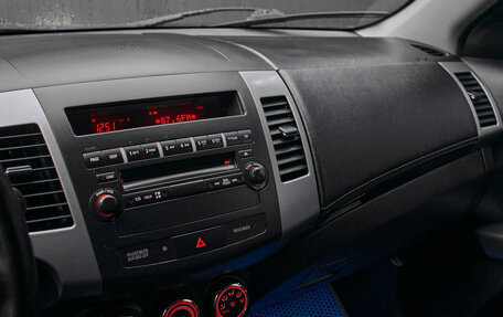 Mitsubishi Outlander III рестайлинг 3, 2011 год, 1 400 000 рублей, 14 фотография