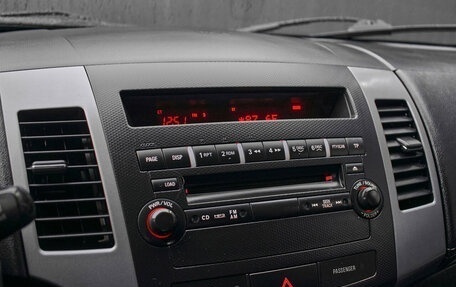Mitsubishi Outlander III рестайлинг 3, 2011 год, 1 400 000 рублей, 15 фотография