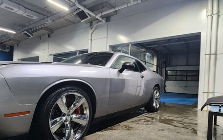 Dodge Challenger III рестайлинг 2, 2014 год, 2 100 000 рублей, 2 фотография