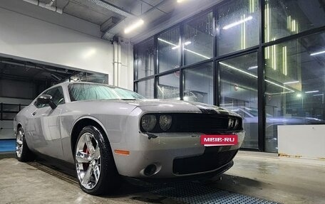 Dodge Challenger III рестайлинг 2, 2014 год, 2 100 000 рублей, 5 фотография