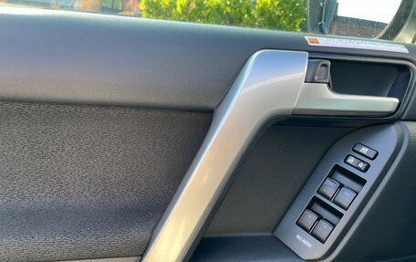 Toyota Land Cruiser Prado 150 рестайлинг 2, 2019 год, 5 350 000 рублей, 12 фотография