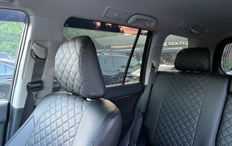 Toyota Land Cruiser Prado 150 рестайлинг 2, 2019 год, 5 350 000 рублей, 23 фотография