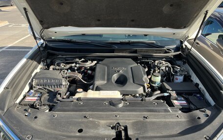 Toyota Land Cruiser Prado 150 рестайлинг 2, 2019 год, 5 350 000 рублей, 22 фотография