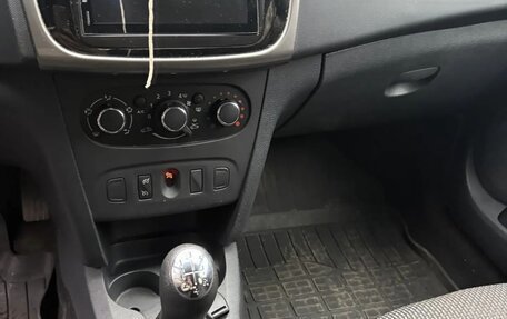 Renault Sandero II рестайлинг, 2017 год, 1 000 000 рублей, 9 фотография