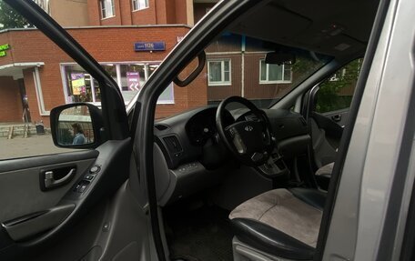 Hyundai H-1 II рестайлинг, 2013 год, 1 600 000 рублей, 2 фотография