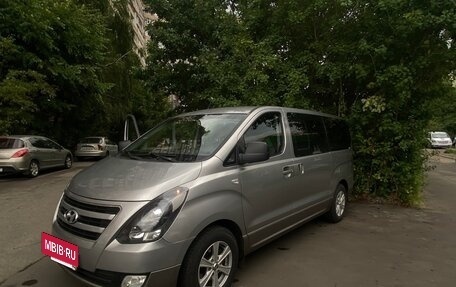 Hyundai H-1 II рестайлинг, 2013 год, 1 600 000 рублей, 3 фотография