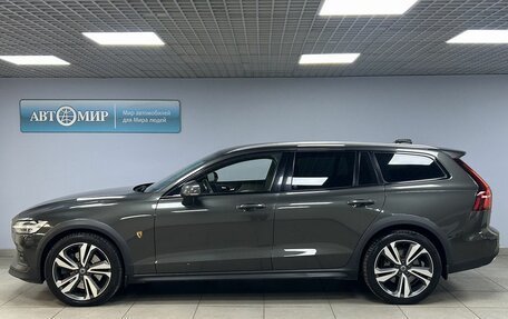 Volvo V60 Cross Country II, 2021 год, 3 330 000 рублей, 4 фотография