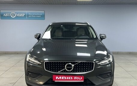 Volvo V60 Cross Country II, 2021 год, 3 330 000 рублей, 2 фотография