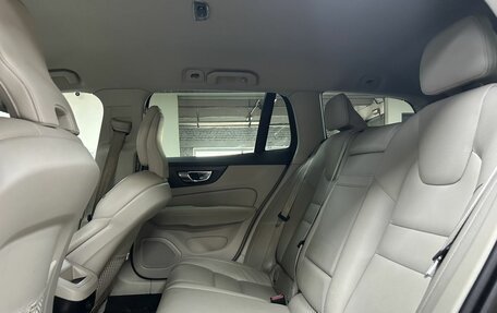 Volvo V60 Cross Country II, 2021 год, 3 330 000 рублей, 14 фотография