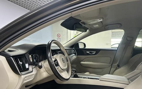 Volvo V60 Cross Country II, 2021 год, 3 330 000 рублей, 10 фотография