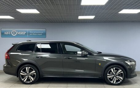 Volvo V60 Cross Country II, 2021 год, 3 330 000 рублей, 8 фотография