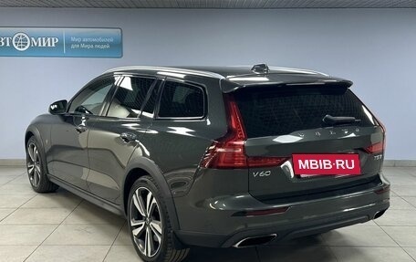 Volvo V60 Cross Country II, 2021 год, 3 330 000 рублей, 5 фотография