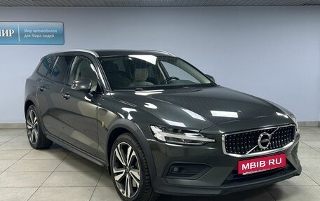 Volvo V60 Cross Country II, 2021 год, 3 330 000 рублей, 3 фотография