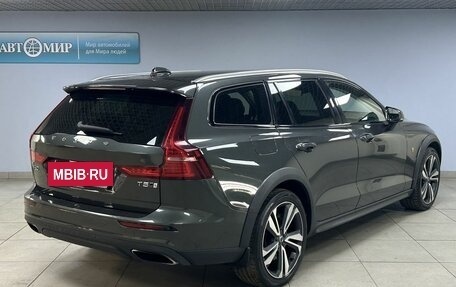 Volvo V60 Cross Country II, 2021 год, 3 330 000 рублей, 7 фотография