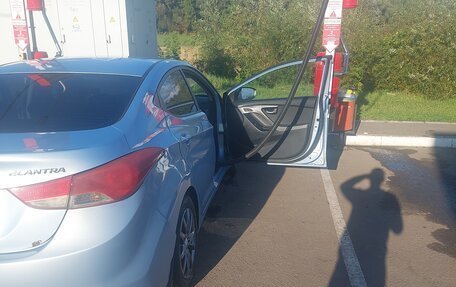 Hyundai Elantra V, 2011 год, 600 000 рублей, 2 фотография