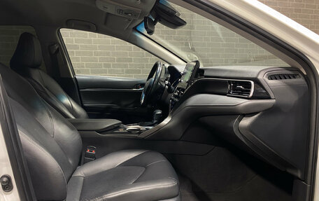Toyota Camry, 2021 год, 3 150 000 рублей, 10 фотография
