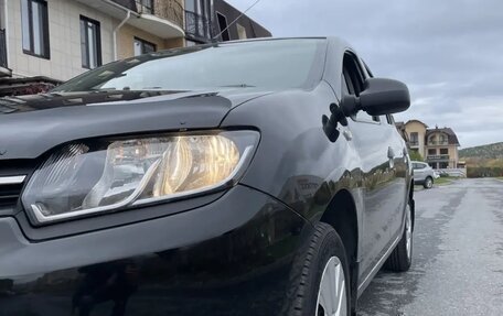 Renault Logan II, 2015 год, 690 000 рублей, 2 фотография