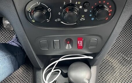 Renault Logan II, 2015 год, 690 000 рублей, 18 фотография
