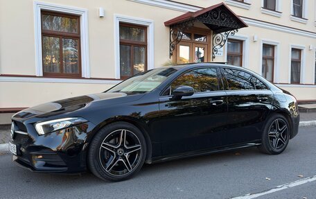 Mercedes-Benz A-Класс, 2019 год, 2 555 000 рублей, 3 фотография