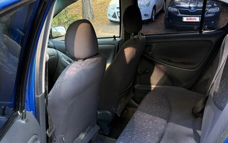 Toyota Yaris I рестайлинг, 2001 год, 160 000 рублей, 9 фотография
