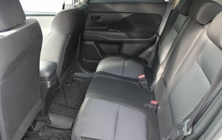 Mitsubishi Outlander III рестайлинг 3, 2019 год, 2 090 000 рублей, 14 фотография