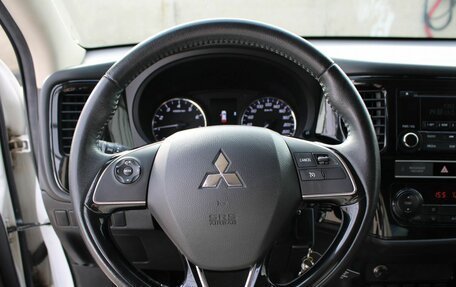 Mitsubishi Outlander III рестайлинг 3, 2019 год, 2 090 000 рублей, 10 фотография