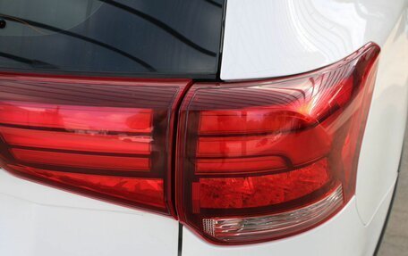 Mitsubishi Outlander III рестайлинг 3, 2019 год, 2 090 000 рублей, 18 фотография