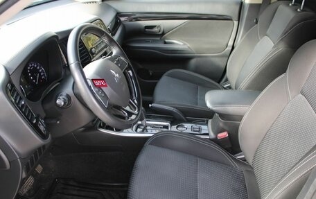 Mitsubishi Outlander III рестайлинг 3, 2019 год, 2 090 000 рублей, 13 фотография