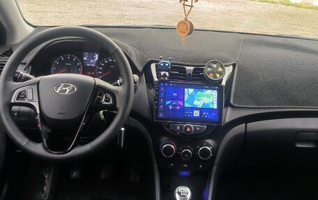 Hyundai Solaris II рестайлинг, 2015 год, 1 100 000 рублей, 13 фотография