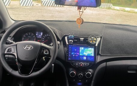 Hyundai Solaris II рестайлинг, 2015 год, 1 100 000 рублей, 14 фотография
