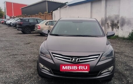 Hyundai Solaris II рестайлинг, 2015 год, 1 100 000 рублей, 3 фотография