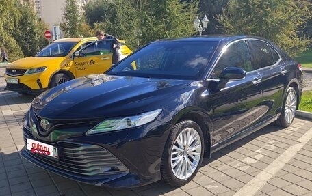 Toyota Camry, 2018 год, 2 700 000 рублей, 2 фотография