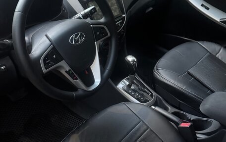 Hyundai Solaris II рестайлинг, 2011 год, 645 000 рублей, 2 фотография