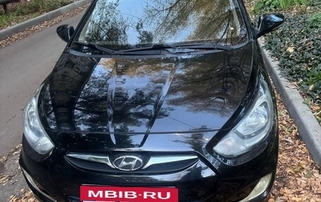 Hyundai Solaris II рестайлинг, 2011 год, 645 000 рублей, 3 фотография