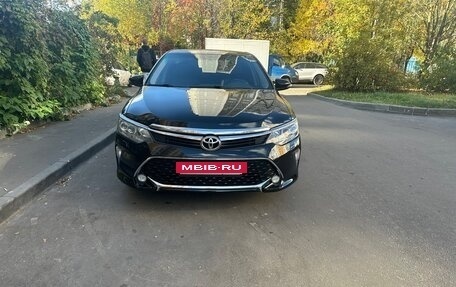 Toyota Camry, 2017 год, 2 250 000 рублей, 2 фотография