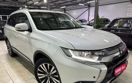 Mitsubishi Outlander III рестайлинг 3, 2021 год, 2 350 000 рублей, 5 фотография