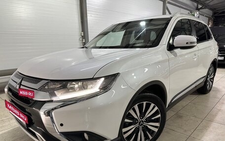 Mitsubishi Outlander III рестайлинг 3, 2021 год, 2 350 000 рублей, 7 фотография