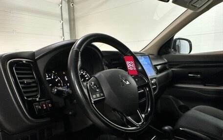 Mitsubishi Outlander III рестайлинг 3, 2021 год, 2 350 000 рублей, 13 фотография