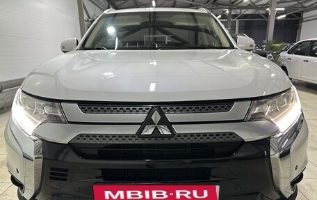 Mitsubishi Outlander III рестайлинг 3, 2021 год, 2 350 000 рублей, 9 фотография