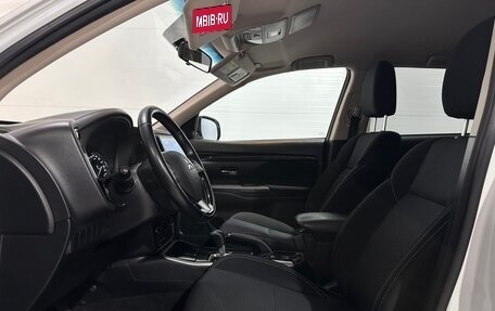 Mitsubishi Outlander III рестайлинг 3, 2021 год, 2 350 000 рублей, 12 фотография
