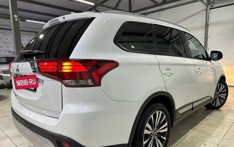 Mitsubishi Outlander III рестайлинг 3, 2021 год, 2 350 000 рублей, 8 фотография