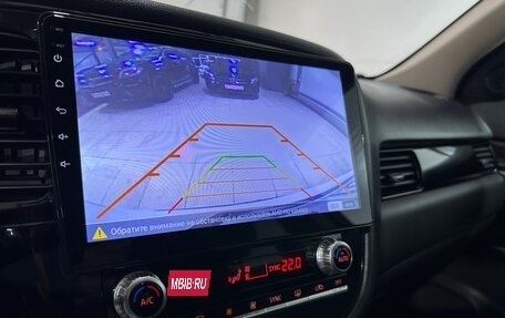 Mitsubishi Outlander III рестайлинг 3, 2021 год, 2 350 000 рублей, 15 фотография