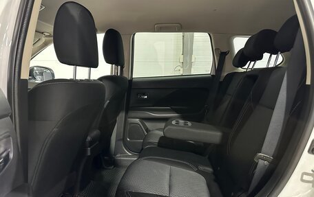 Mitsubishi Outlander III рестайлинг 3, 2021 год, 2 350 000 рублей, 23 фотография