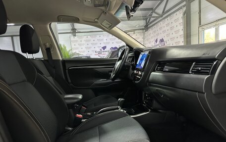Mitsubishi Outlander III рестайлинг 3, 2021 год, 2 350 000 рублей, 20 фотография