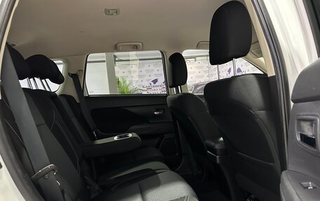 Mitsubishi Outlander III рестайлинг 3, 2021 год, 2 350 000 рублей, 22 фотография
