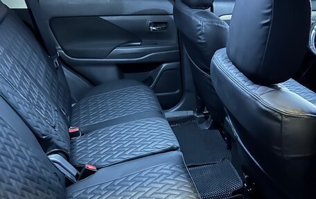 Mitsubishi Outlander III рестайлинг 3, 2012 год, 1 300 000 рублей, 12 фотография