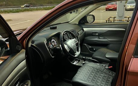 Mitsubishi Outlander III рестайлинг 3, 2012 год, 1 300 000 рублей, 7 фотография